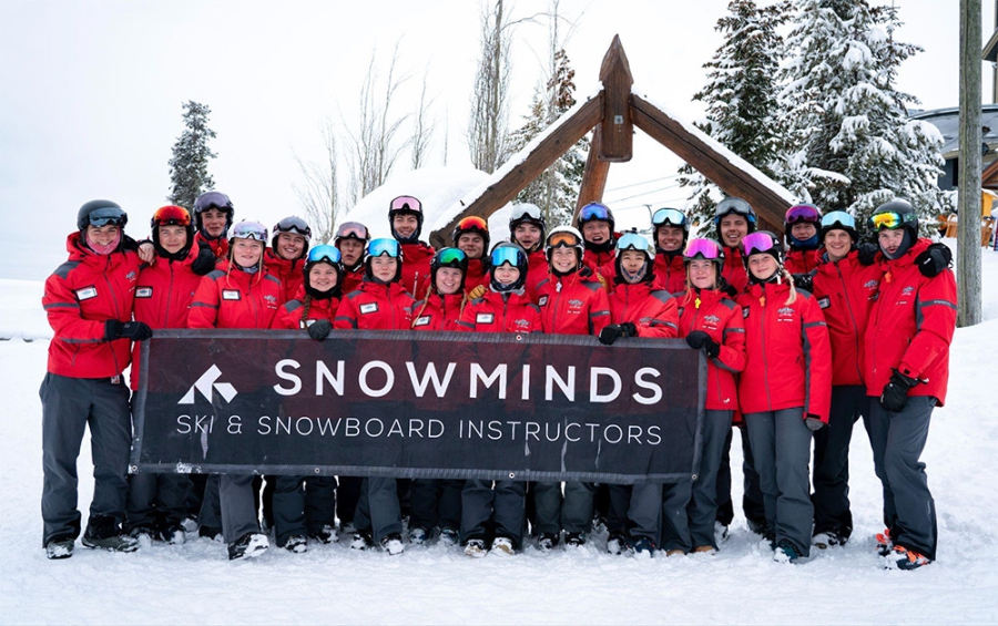 Groep ski en snowboardleraren van Snowminds.